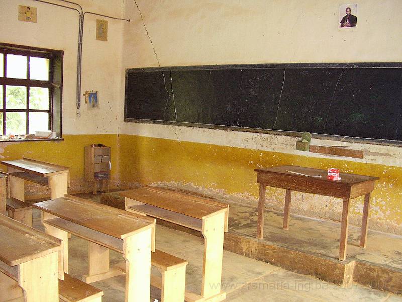 0098 Lessenaars lagere school Drodro.JPG